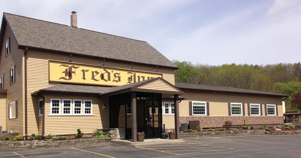 Fred'S Inn Restaurant & Lodging Norwich Buitenkant foto