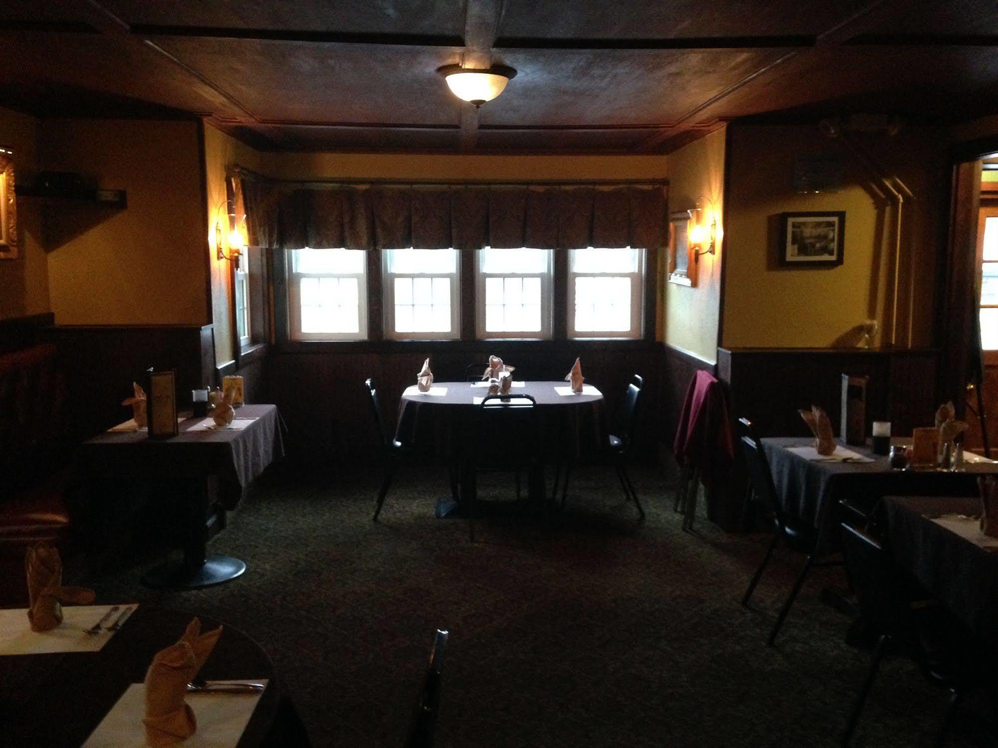 Fred'S Inn Restaurant & Lodging Norwich Buitenkant foto